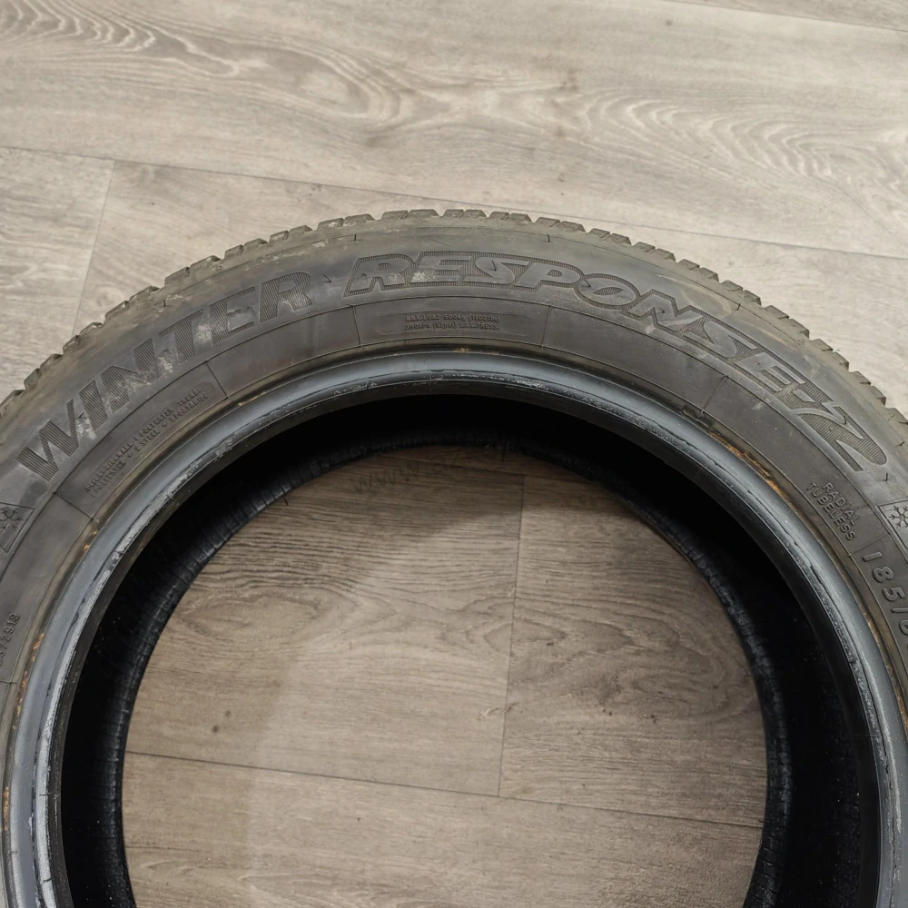 Zimní pneumatiky 185/60 R15 Dunlop č. AP984