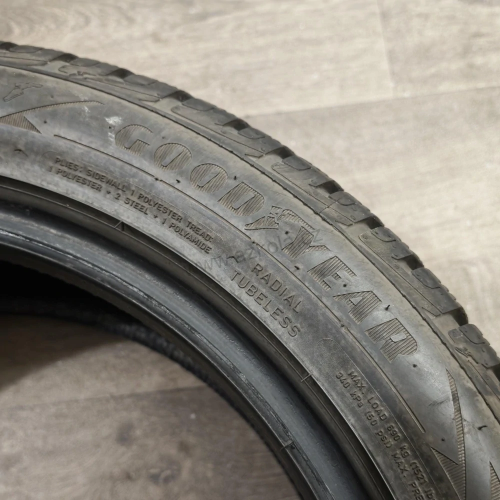 Zimní pneumatiky 215/50 R17 GoodYear č. AP1114