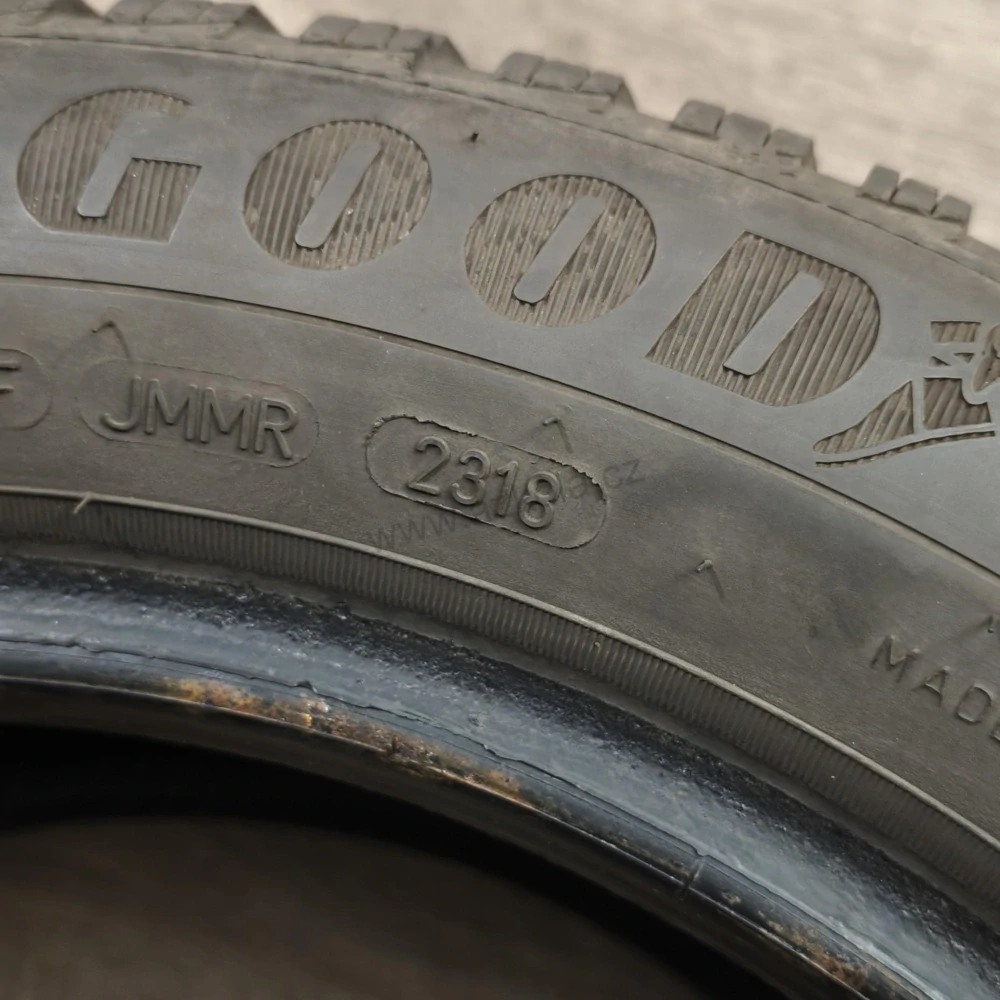 Zimní pneumatiky 205/55 R16 GoodYear č. AP1176