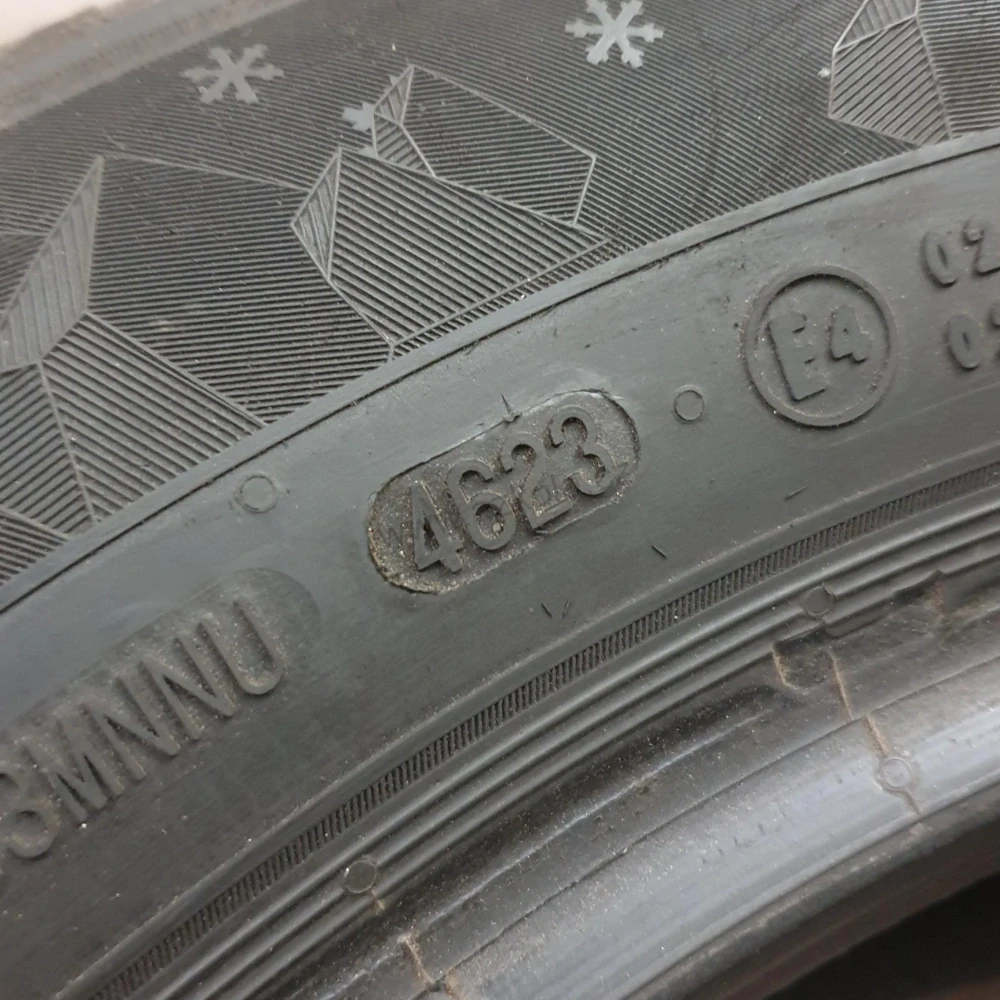 Zimní pneumatiky 215/60 R16 Semperit č. AP744