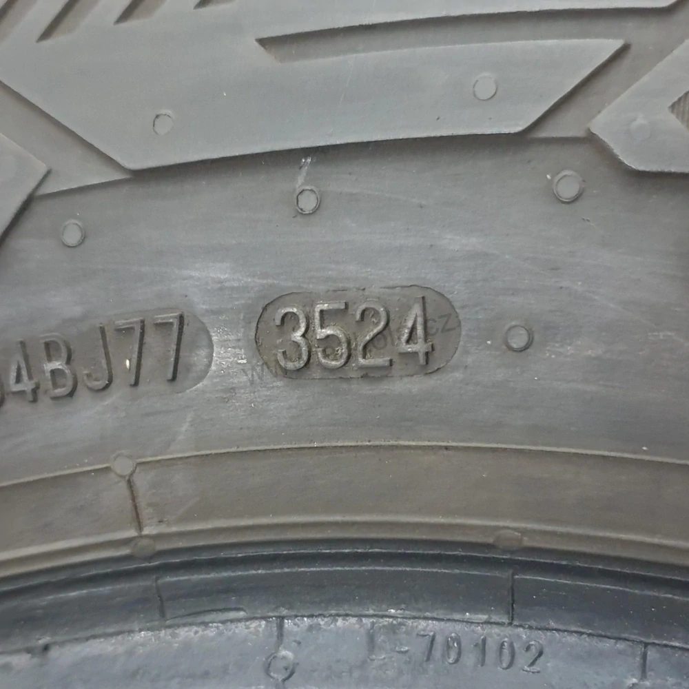 Zimní pneumatiky 235/75 R16C Barum č. AP763