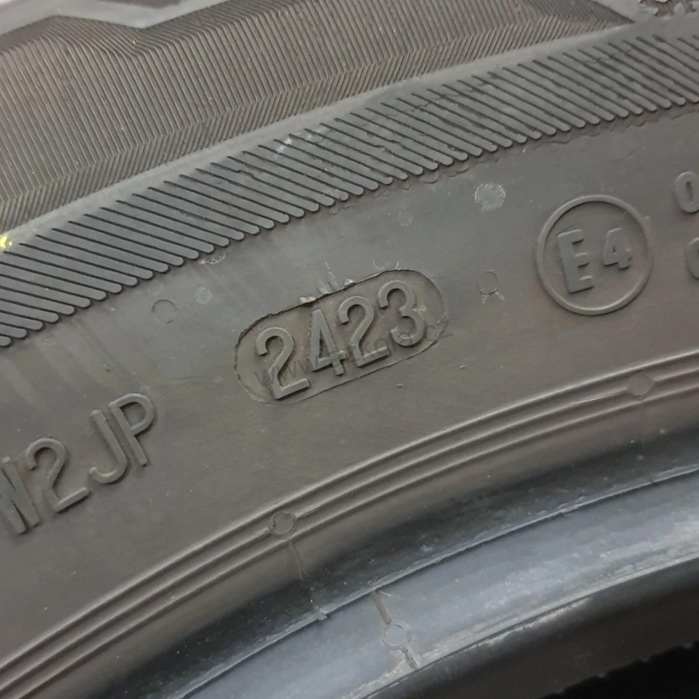 Zimní pneumatiky 205/60 R16 Barum č. AP803