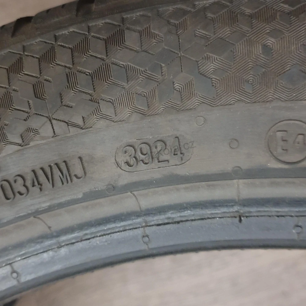 Zimní pneumatiky 245/45 R19 Continental č. AP805