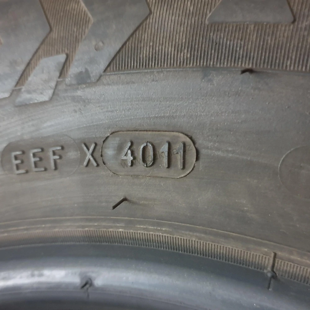 Zimní pneumatiky 215/65 R15C Michelin č. AP811