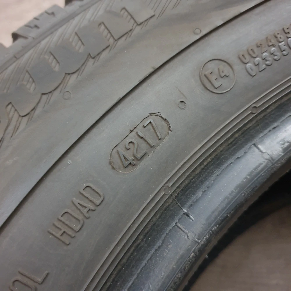 Zimní pneumatiky 215/65 R16C Barum č. AP812