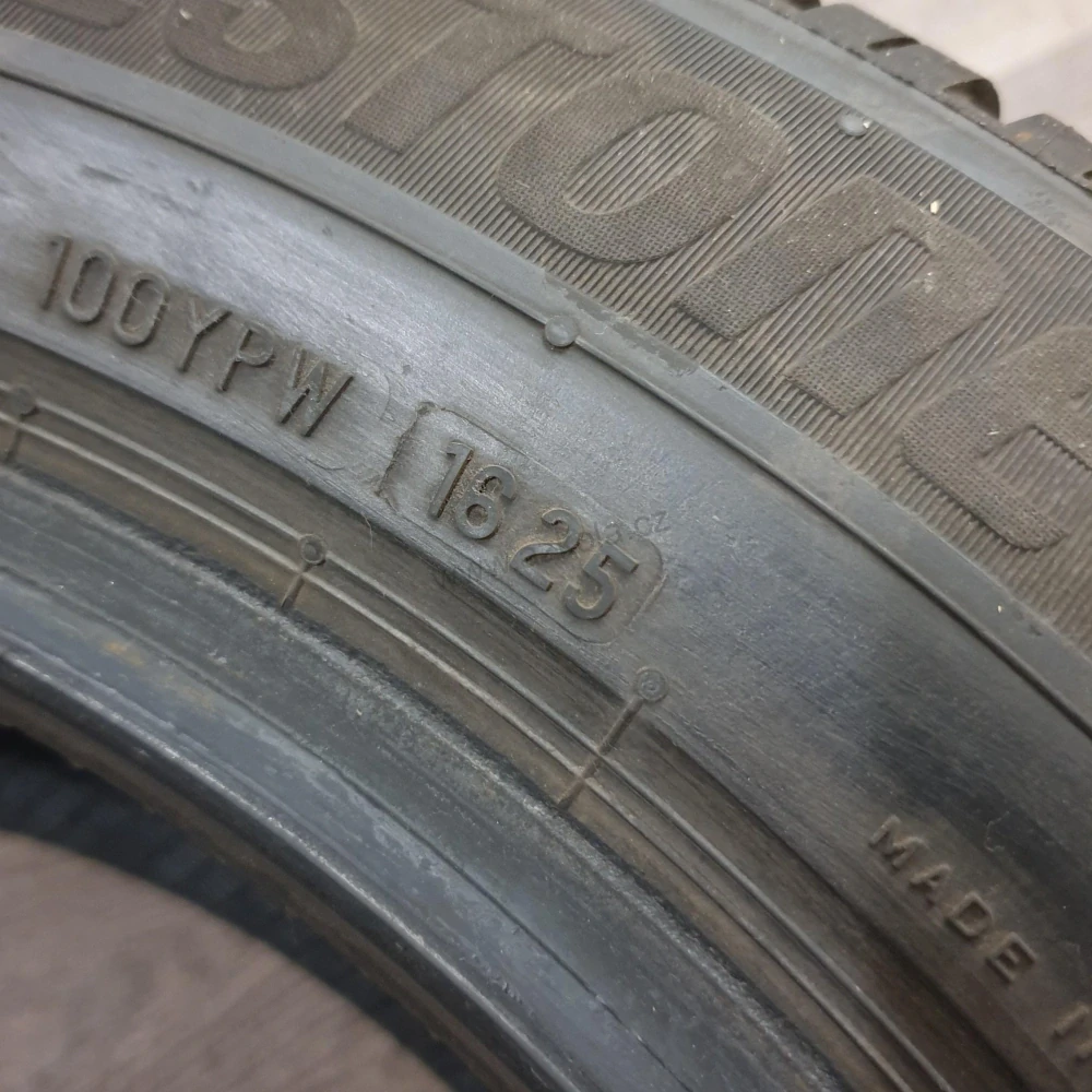Zimní pneumatiky 205/60 R16 Bridgestone č. AP893