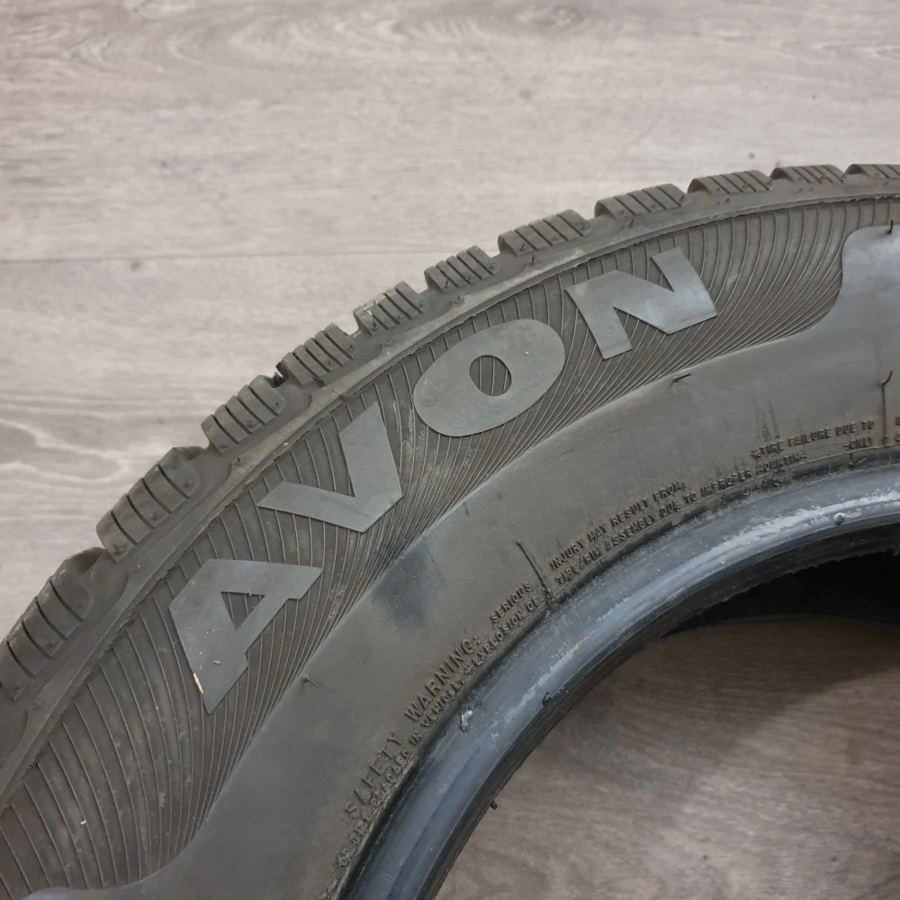 Zimní pneumatiky 205/65 R15 Avon č. AP894