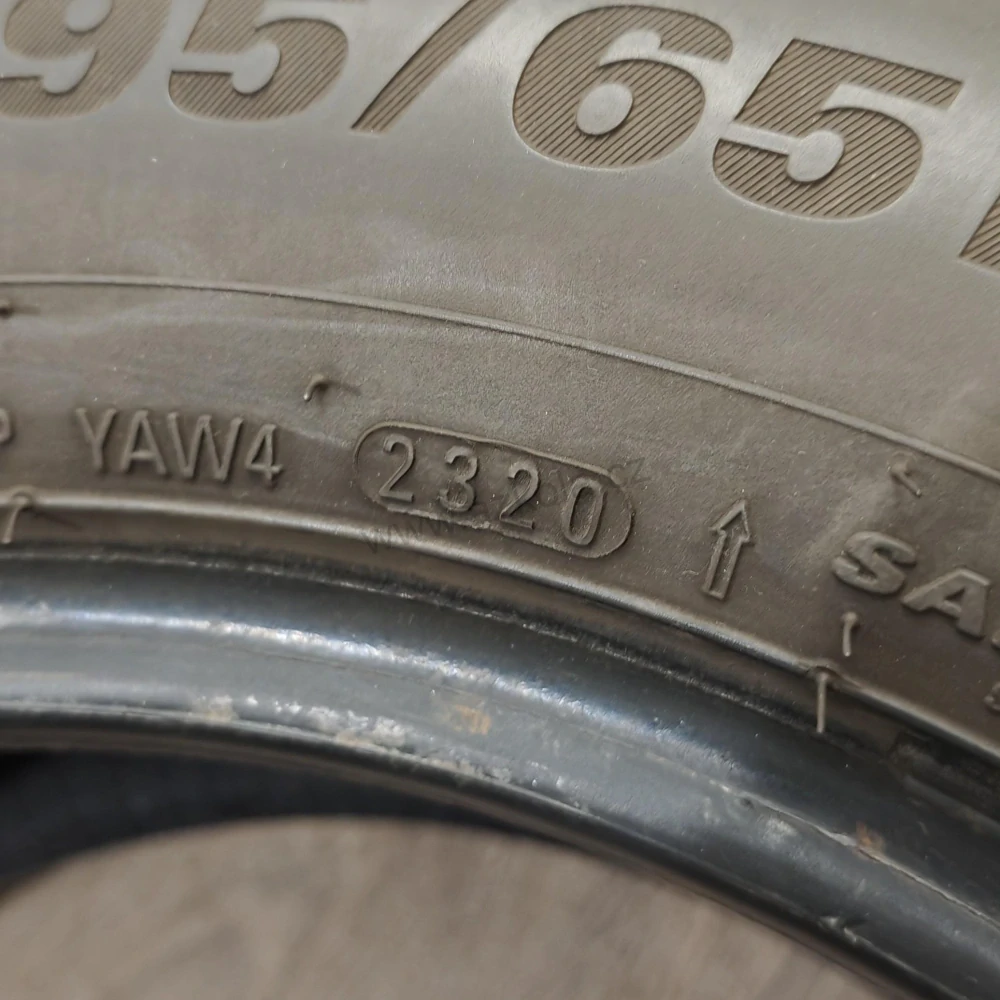 Zimní pneumatiky 195/65 R15 Kumho č. AP921