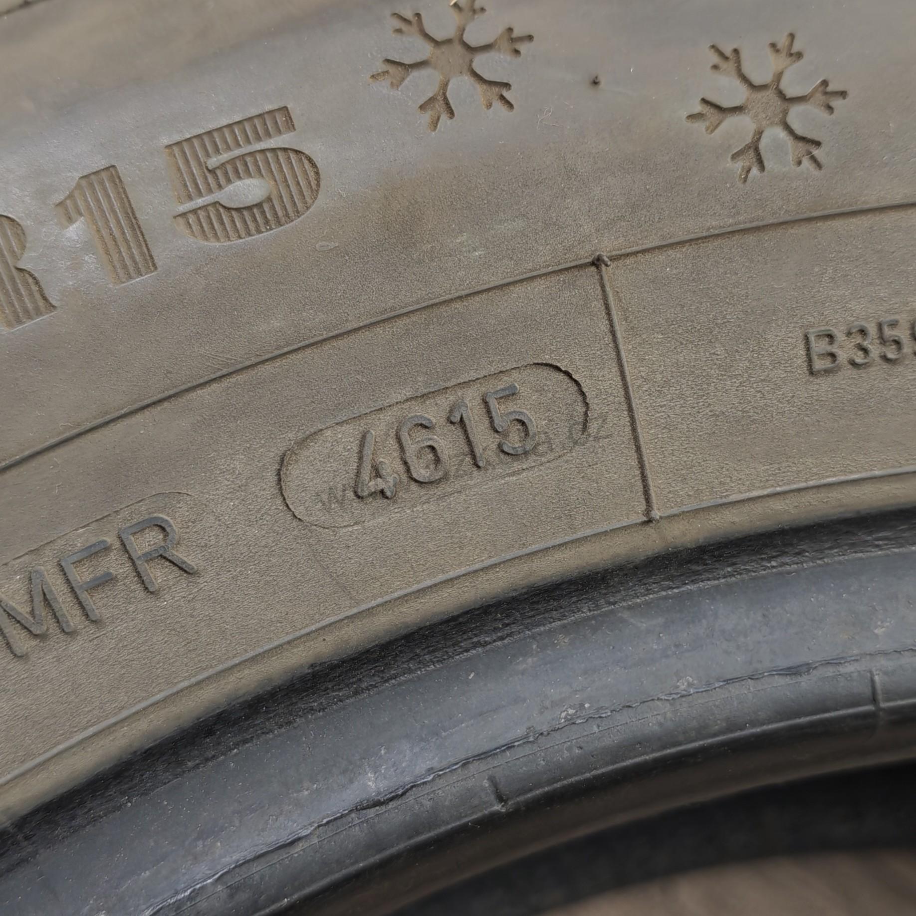 Zimní pneumatiky 195/65 R15 Dunlop č. AP931