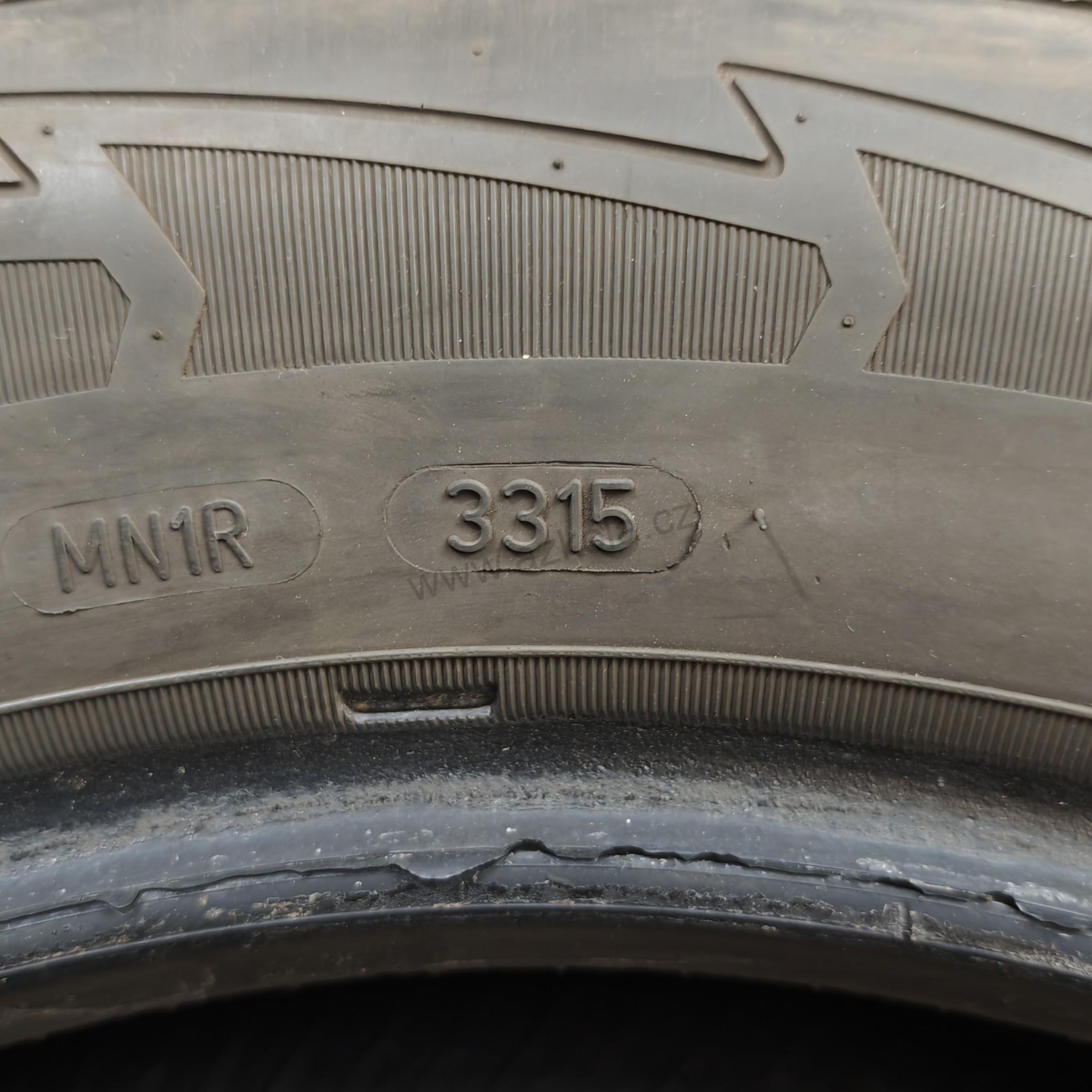 Zimní pneumatiky 215/60 R16 GoodYear č. AP946