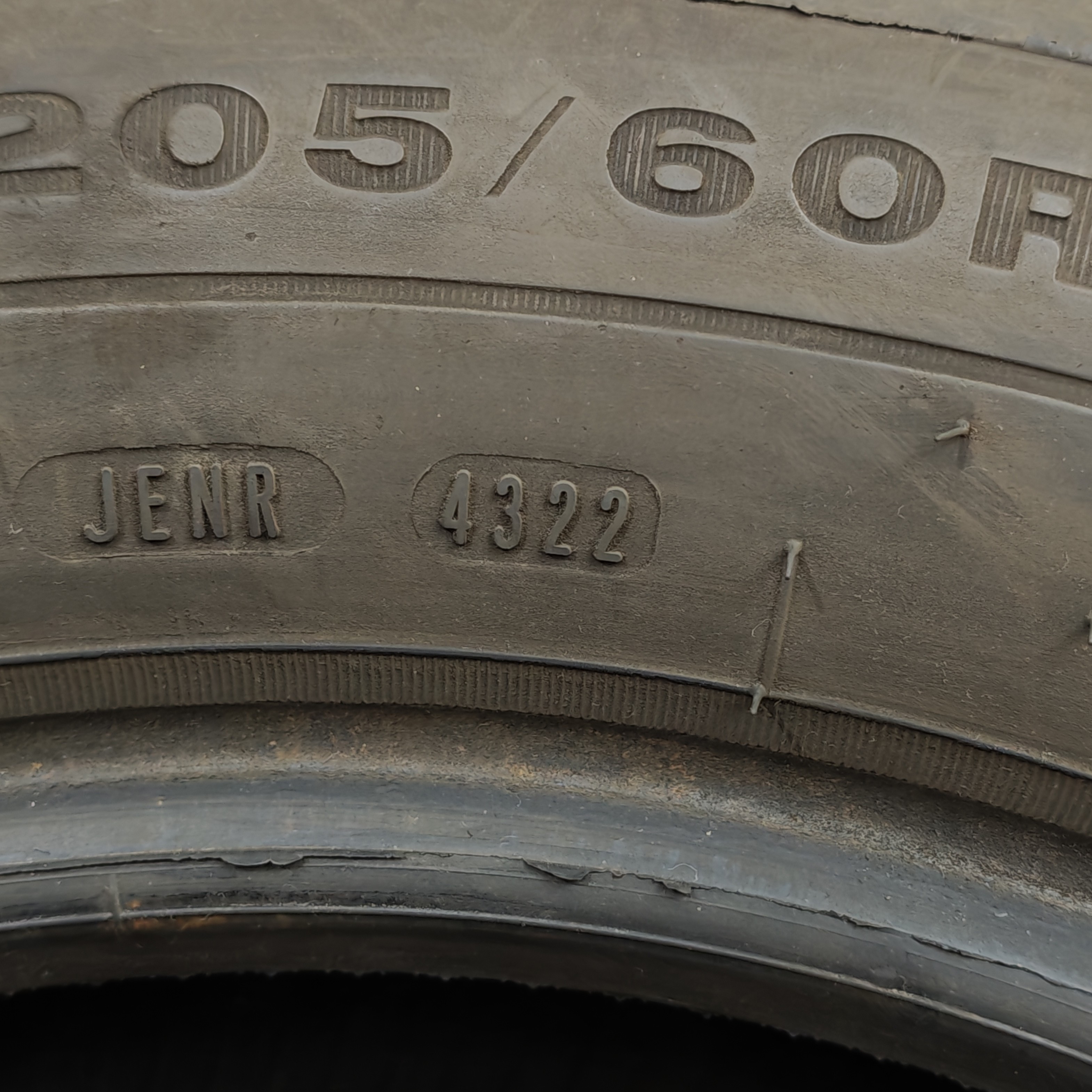 Zimní pneumatiky 205/60 R16 Dunlop č. AP949