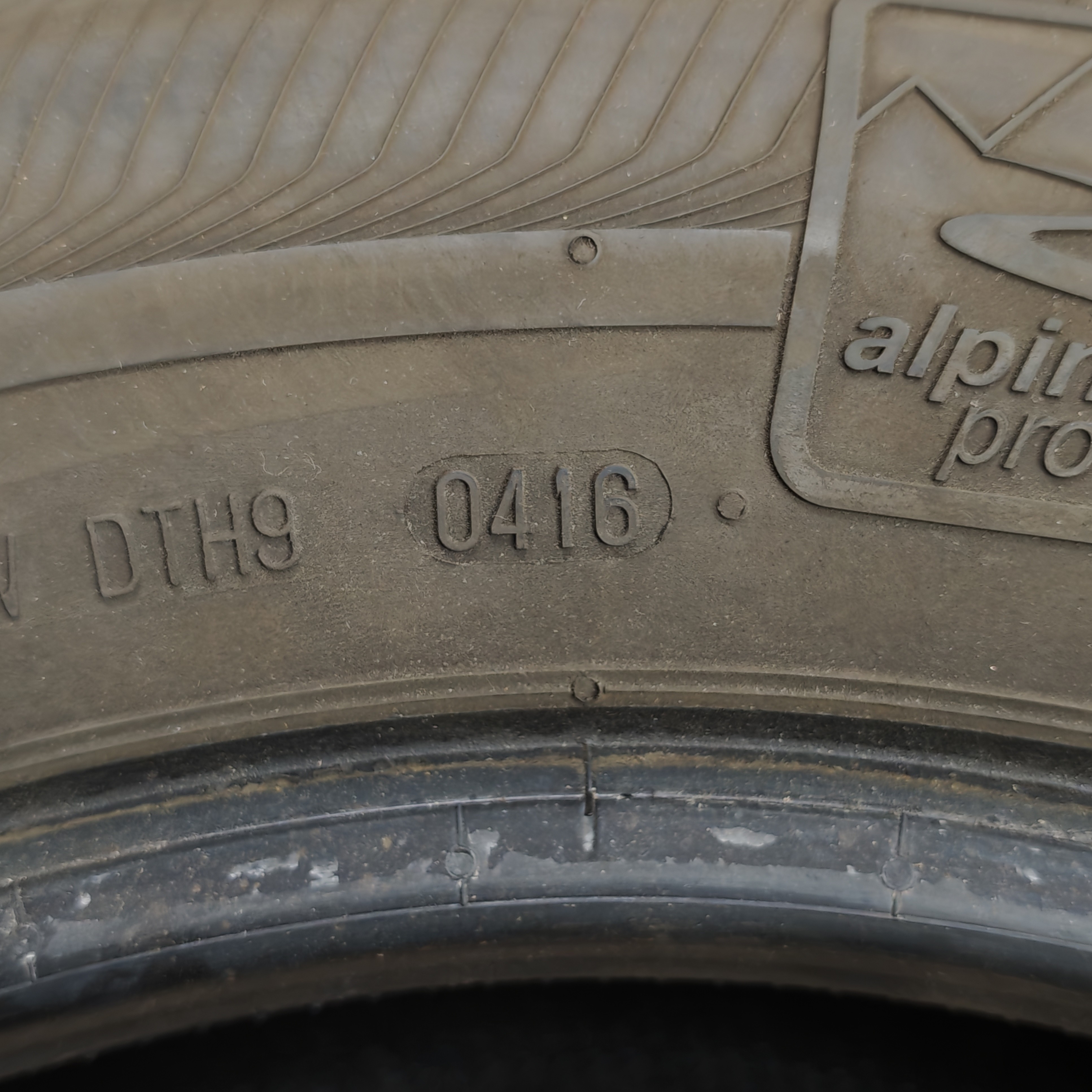 Zimní pneumatiky 215/65 R16 Semperit č. AP950