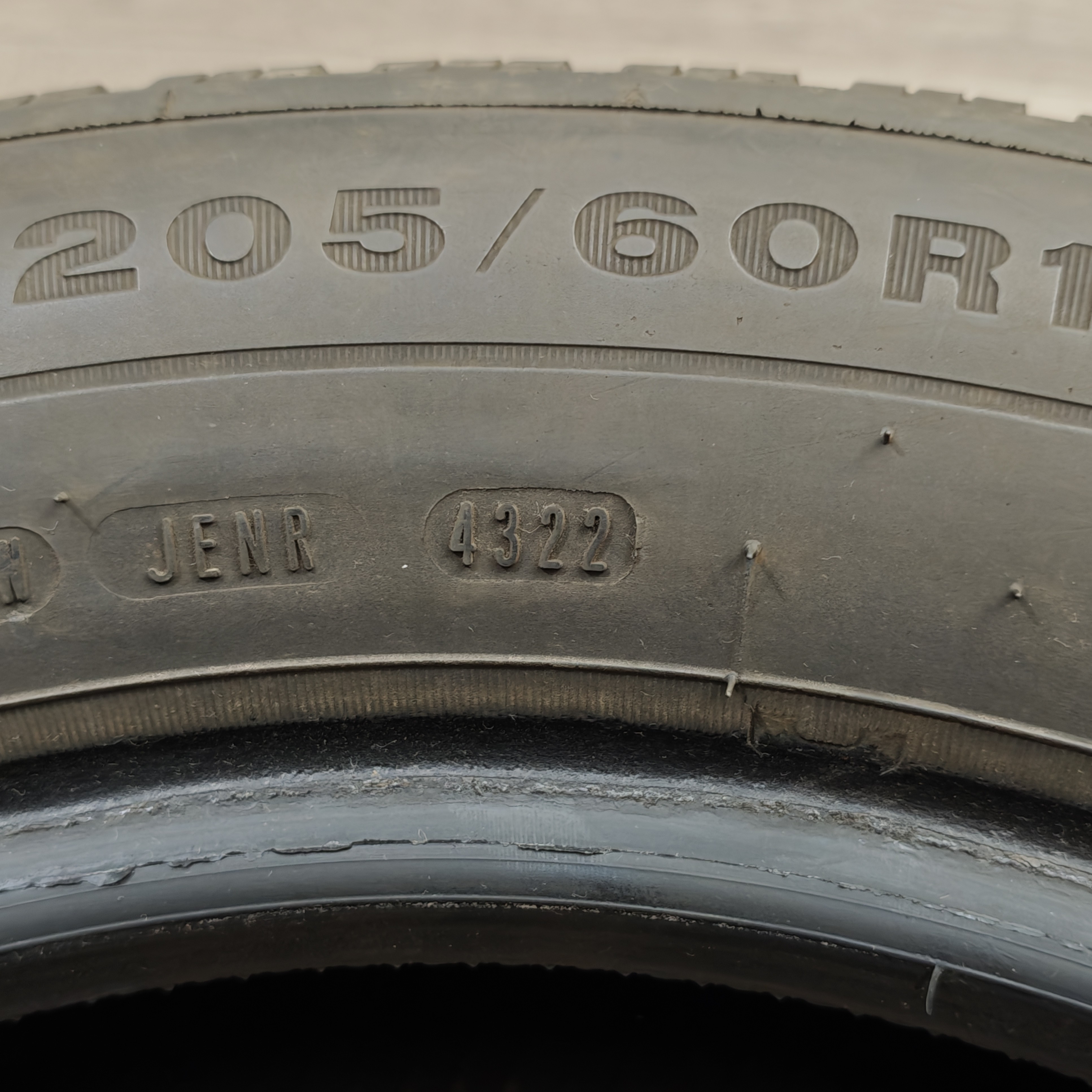 Zimní pneumatiky 205/60 R16 Dunlop č. AP977