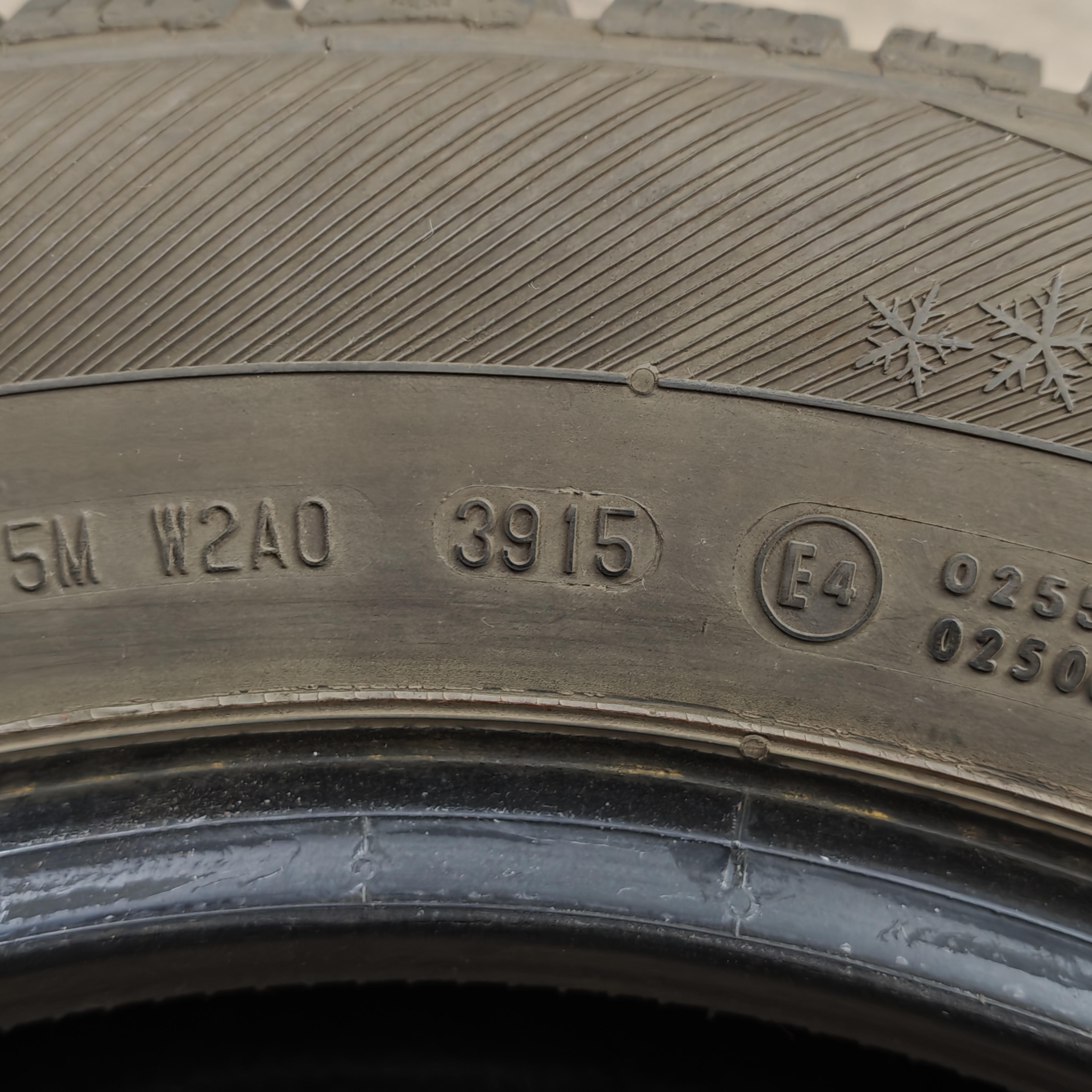 Zimní pneumatiky 215/60 R16 Barum č. AP979