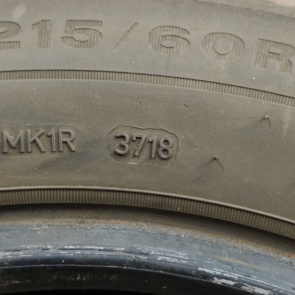 Zimní pneumatiky 215/60 R16 Dunlop č. AP998
