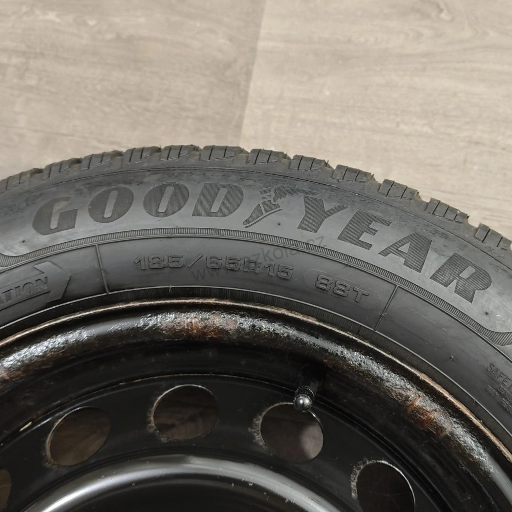 Zimní kola Dacia, Renault 185/65 R15 č. AK211