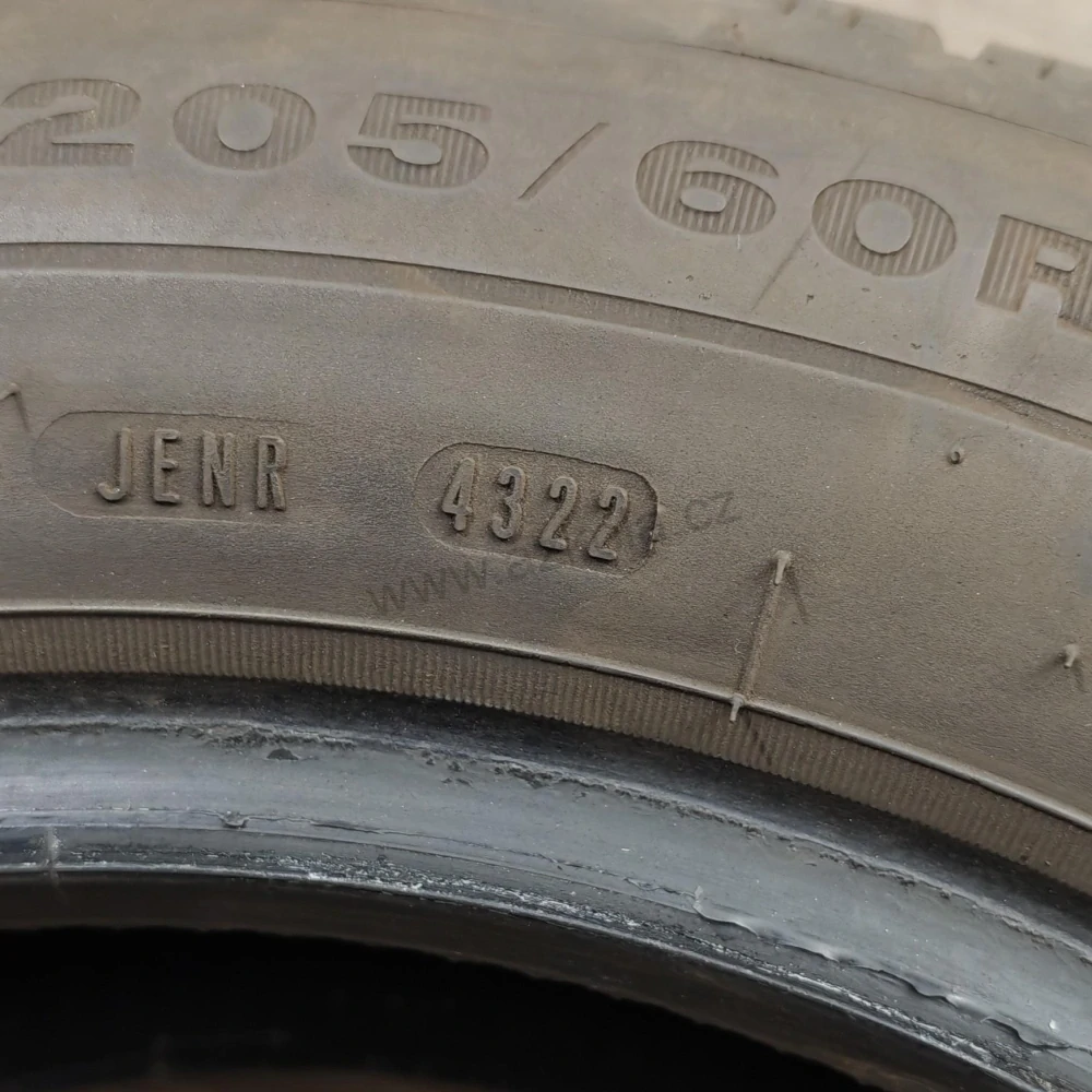 Zimní pneumatiky 205/60 R16 Dunlop č. AP1095