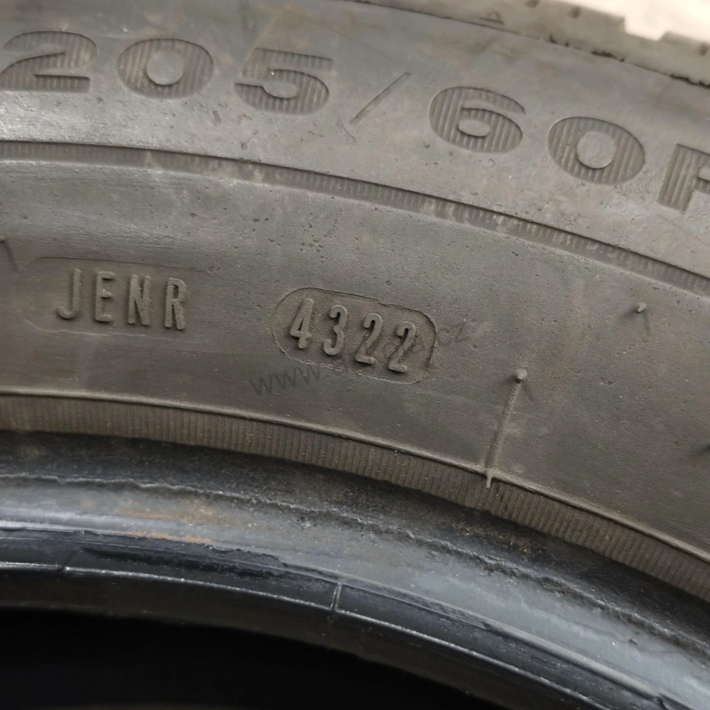 Zimní pneumatiky 205/60 R16 Dunlop č. AP1102