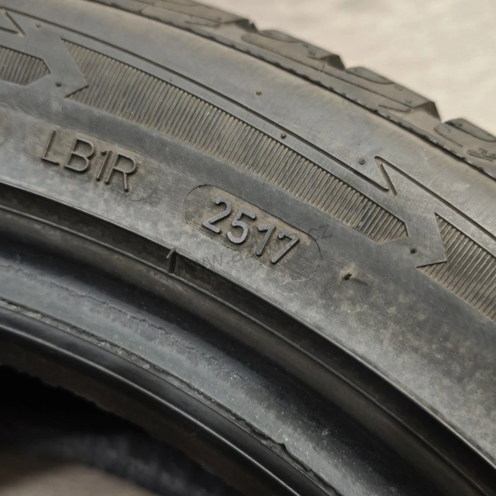 Zimní pneumatiky 215/50 R17 GoodYear č. AP1114